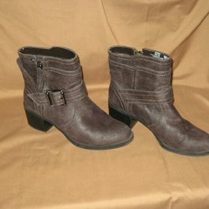 Vera Wang  8 1/2 Zipper Brown Ankle Boots